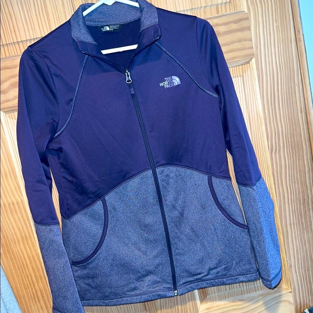 Women’s North face athletic stretchy zip up jacket
